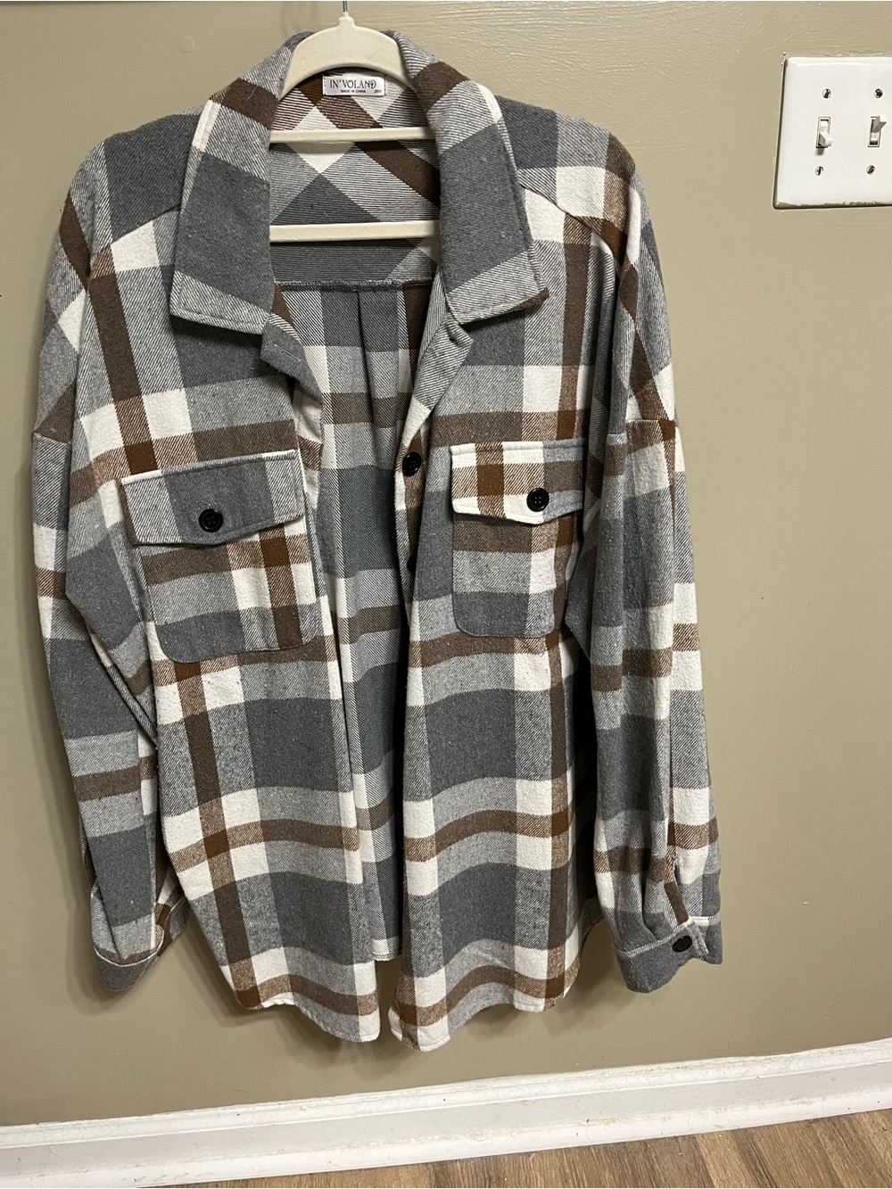 Women's Gray & Brown Plaid Shacket